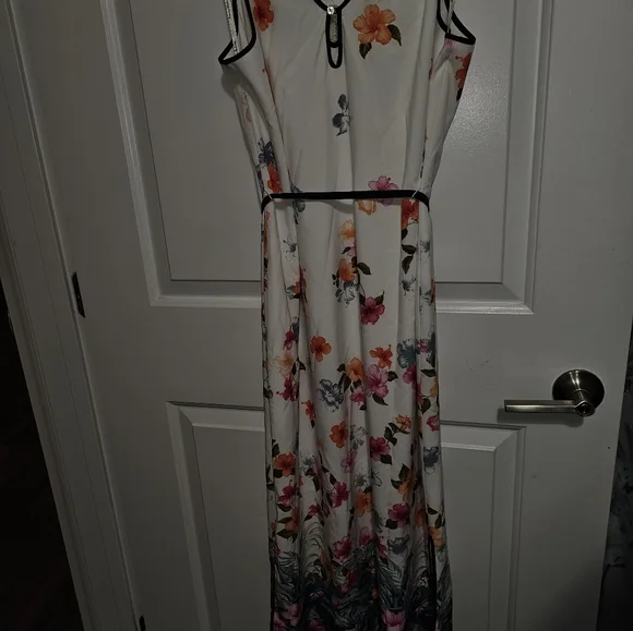 Tommy Bahama Beachy Blossoms Drama Dress - Picture 2 of 3
